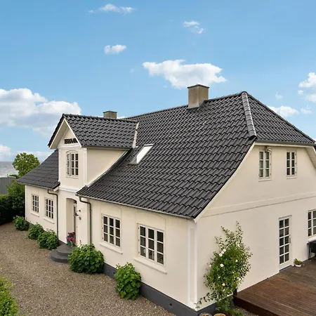 2 Bedroom Awesome In Apartment Hejls